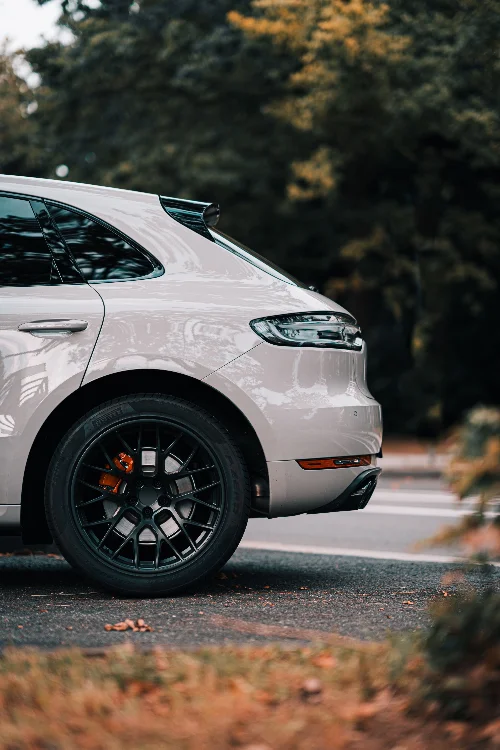 SUV noir, profil