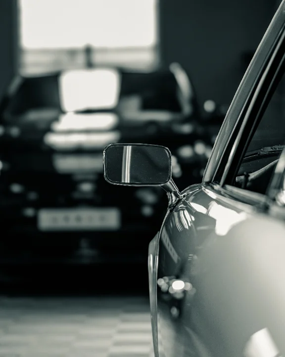 Photo : coupé haut de gamme, éclairage studio sombre